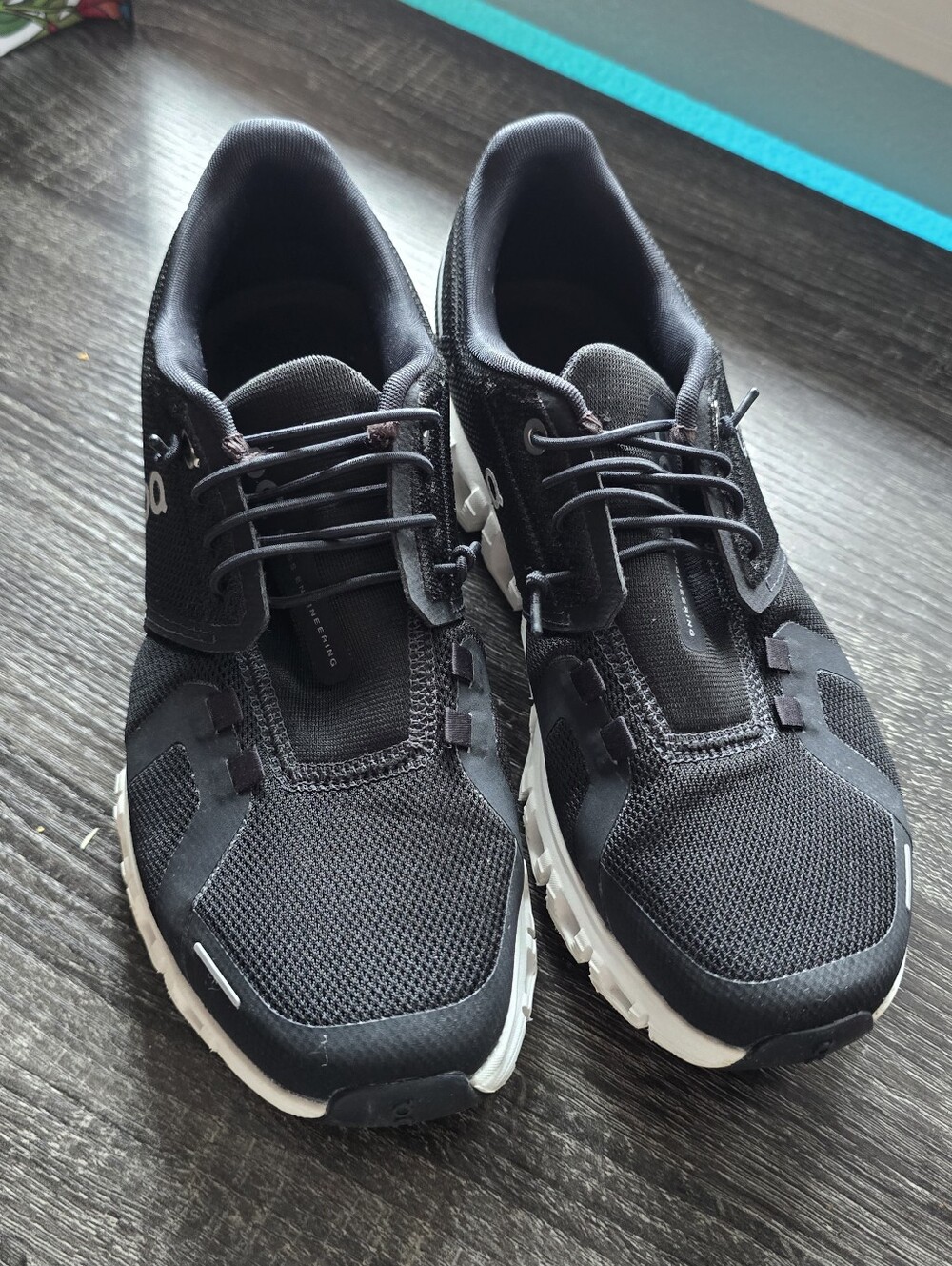 On Running Cloud 6 Sneakers